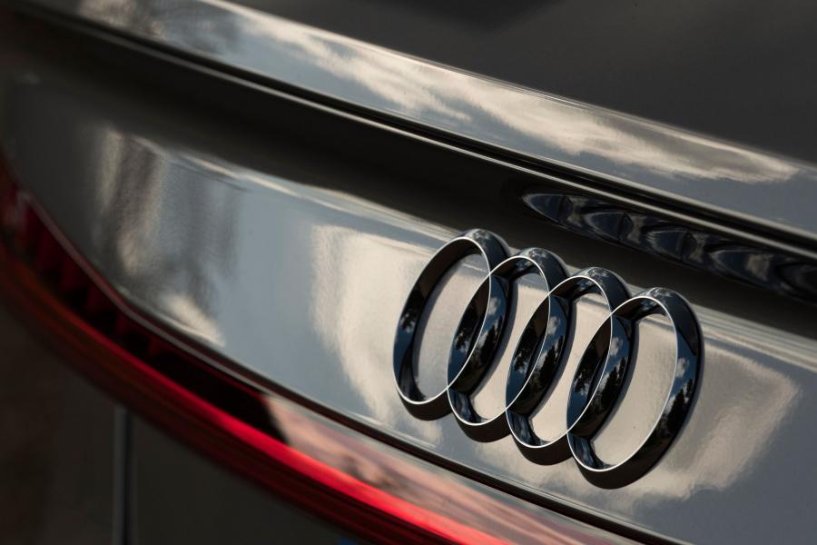 Логотип Audi A7 Sportback 50 TDI Quattro 2018 года  (UK) (фото 13 из 26)